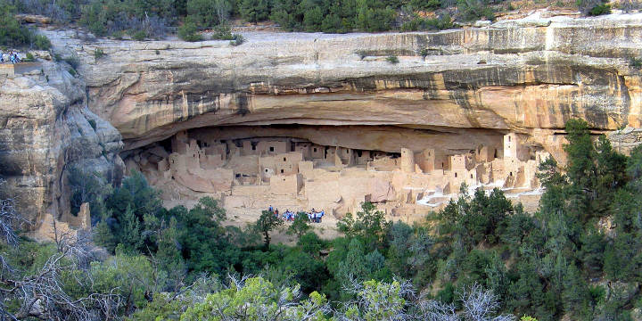 Sehenswürdigkeiten in der USA - View of Cliff Palace im Mesa Verde National Park Colorado.