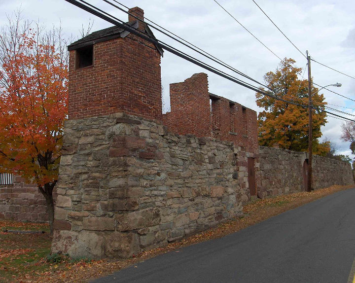 Sehenswürdigkeiten in der USA - Old Newgate Prison once a copper mine, then a prison in the 18th and 19th century, in East Granby CT USA.
