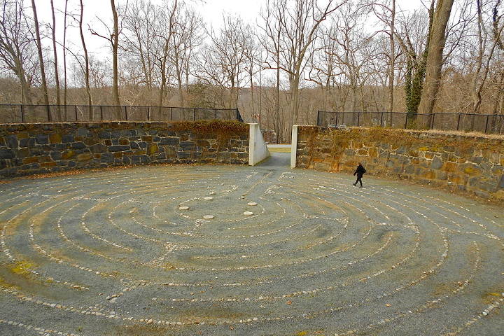 Sehenswürdigkeiten in der USA - Labyrinth behind the Delaware Art Museum.