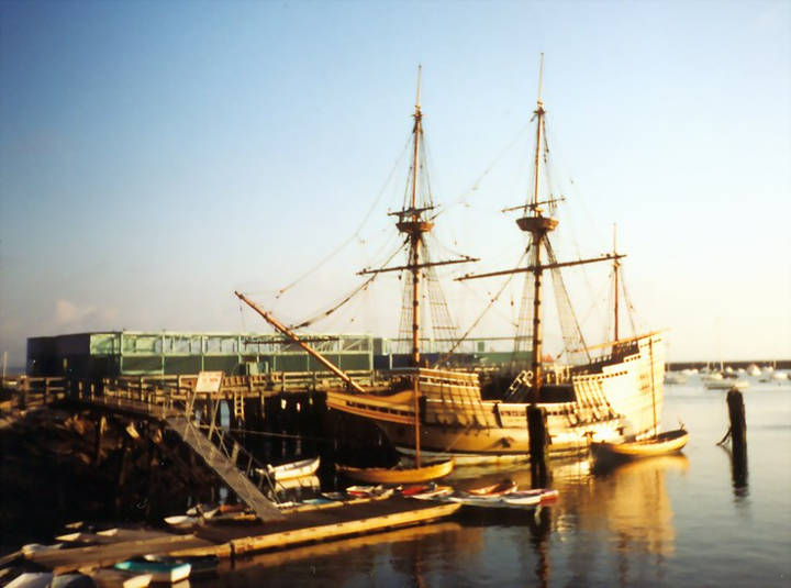 Sehenswürdigkeiten in der USA - Nachbildung der Mayflower in Plymouth, MA (USA)