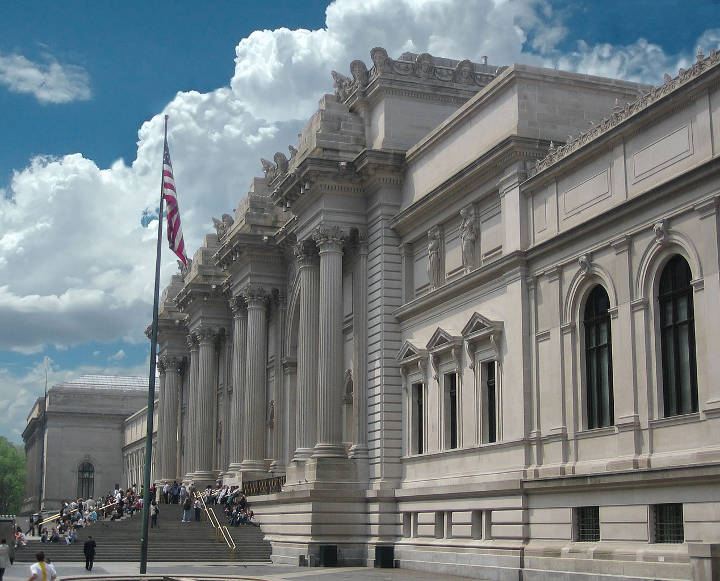 Sehenswürdigkeiten in der USA - Metropolitan Museum of Art entrance NYC