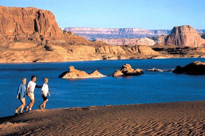 Sehenswürdigkeiten in der USA - Lake Powell - Family Hiking in Utah & Arizona.