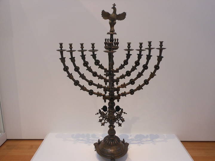 Sehenswürdigkeiten in der USA - Menorah (Hanukiah), Judaic objects in the North Carolina Museum of Art