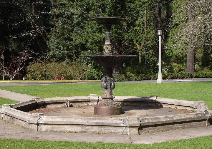 Sehenswürdigkeiten in der USA - Chiming Fountain in Washington Park, Portland.
